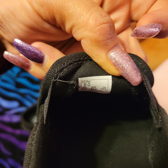 VANS - Picture 3 of 4